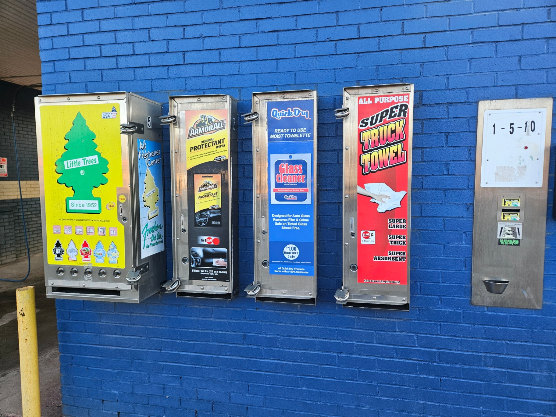 On-site vending machines and cash-to-coin bill changer at 609 E Trade Carwash
